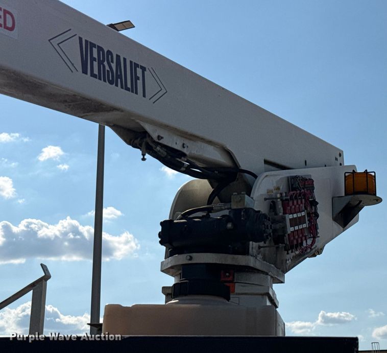 image for item ED5901 2013 Chevrolet Silverado 3500 HD bucket truck