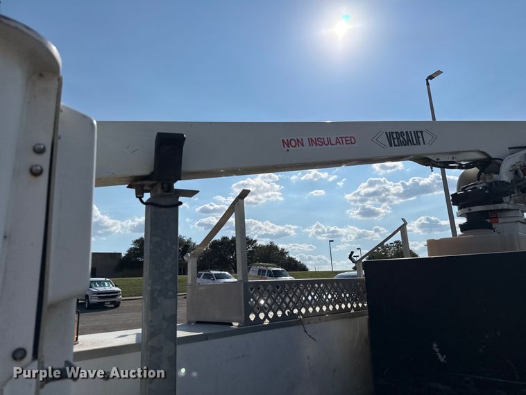 image for item ED5901 2013 Chevrolet Silverado 3500 HD bucket truck