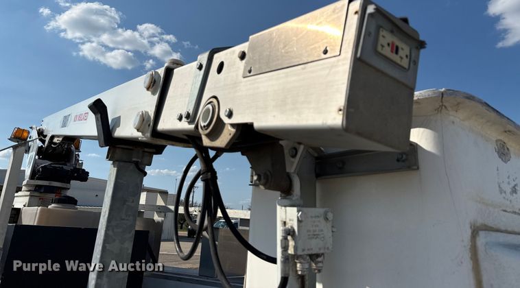 image for item ED5901 2013 Chevrolet Silverado 3500 HD bucket truck