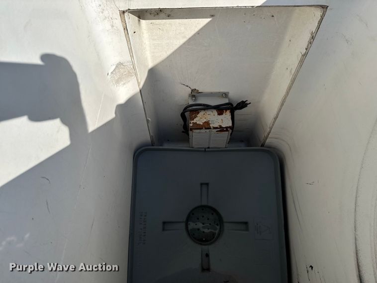 image for item ED5901 2013 Chevrolet Silverado 3500 HD bucket truck