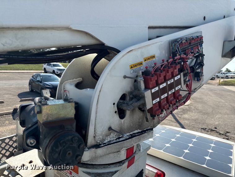 image for item ED5901 2013 Chevrolet Silverado 3500 HD bucket truck