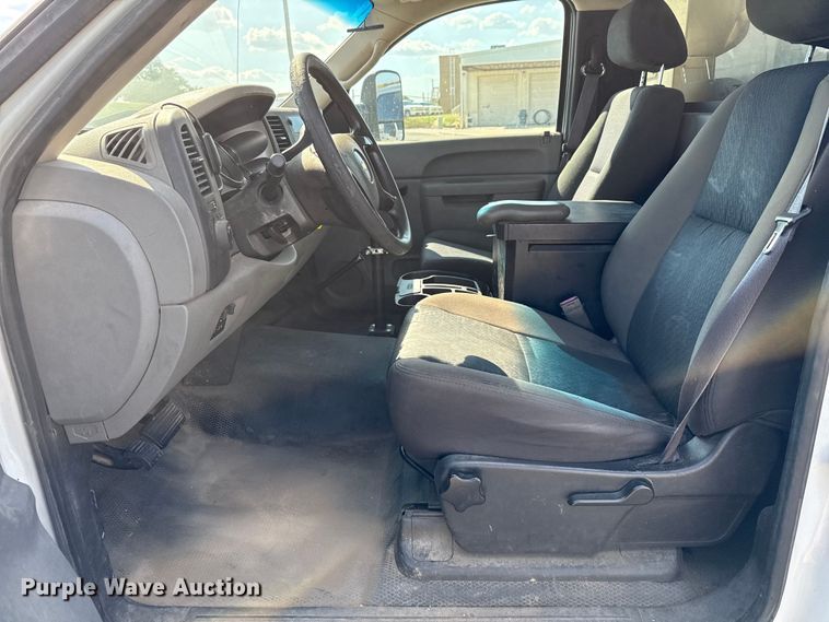 image for item ED5901 2013 Chevrolet Silverado 3500 HD bucket truck