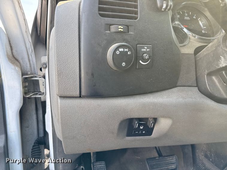 image for item ED5901 2013 Chevrolet Silverado 3500 HD bucket truck