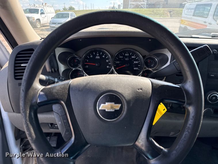 image for item ED5901 2013 Chevrolet Silverado 3500 HD bucket truck