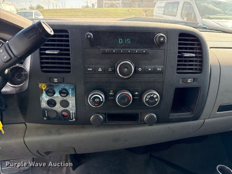 image for item ED5901 2013 Chevrolet Silverado 3500 HD bucket truck