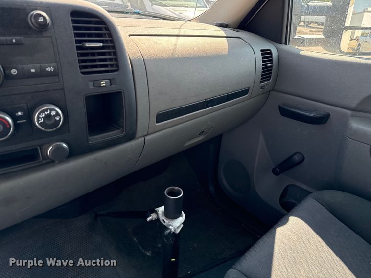 image for item ED5901 2013 Chevrolet Silverado 3500 HD bucket truck