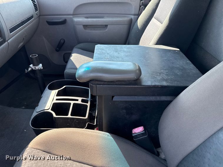 image for item ED5901 2013 Chevrolet Silverado 3500 HD bucket truck