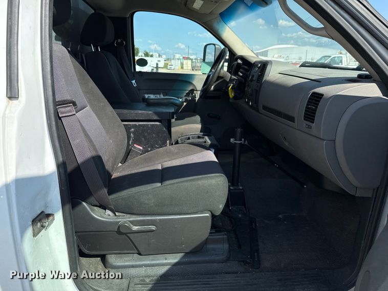 image for item ED5901 2013 Chevrolet Silverado 3500 HD bucket truck