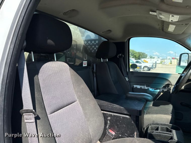 image for item ED5901 2013 Chevrolet Silverado 3500 HD bucket truck