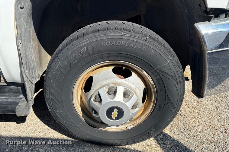 image for item ED5901 2013 Chevrolet Silverado 3500 HD bucket truck