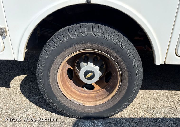 image for item ED5901 2013 Chevrolet Silverado 3500 HD bucket truck