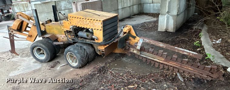 image for item EE3952 Case Maxi trencher