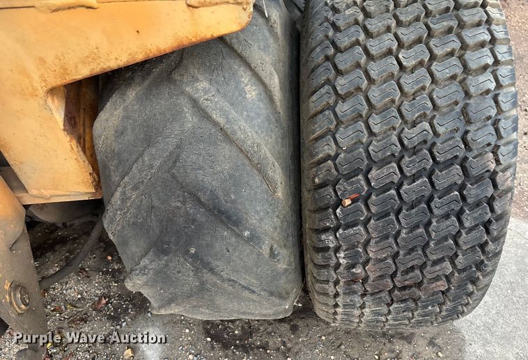 image for item EE3952 Case Maxi trencher