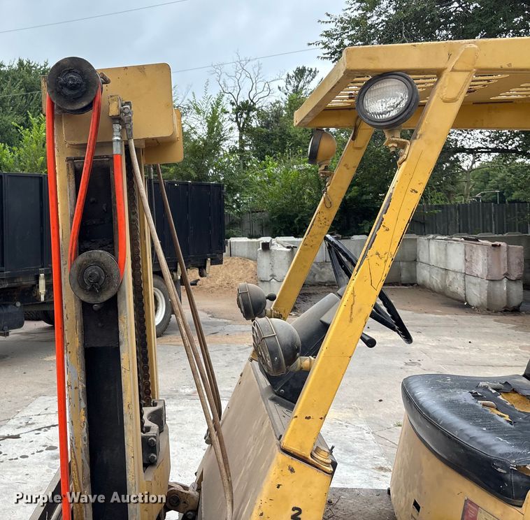 image for item EE3957 Hyster S80E forklift