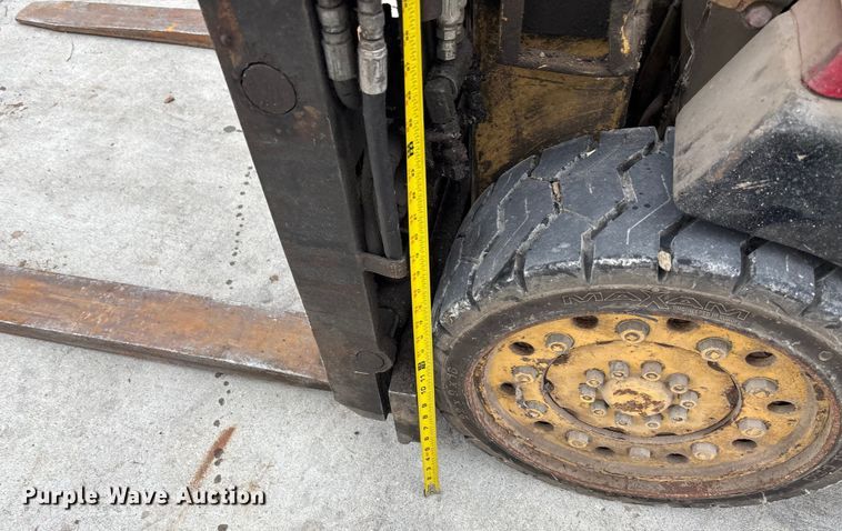 image for item EE3957 Hyster S80E forklift