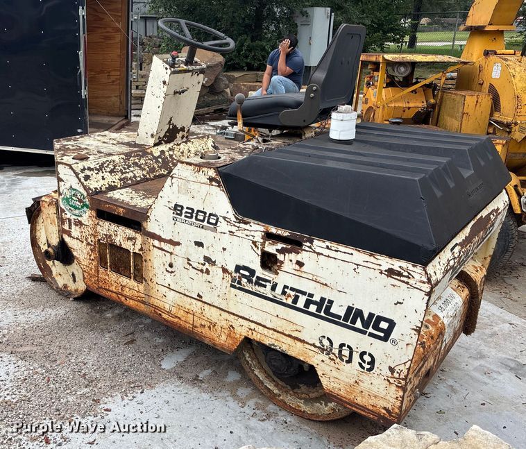 image for item EE3961 Beuthling B300  double drum vibratory roller