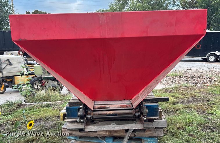 image for item EE3968 Western  spreader