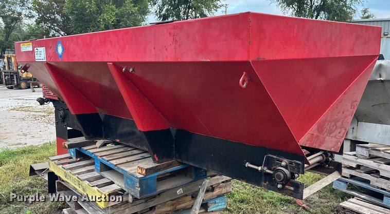 image for item EE3968 Western  spreader