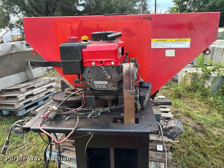 image for item EE3968 Western  spreader