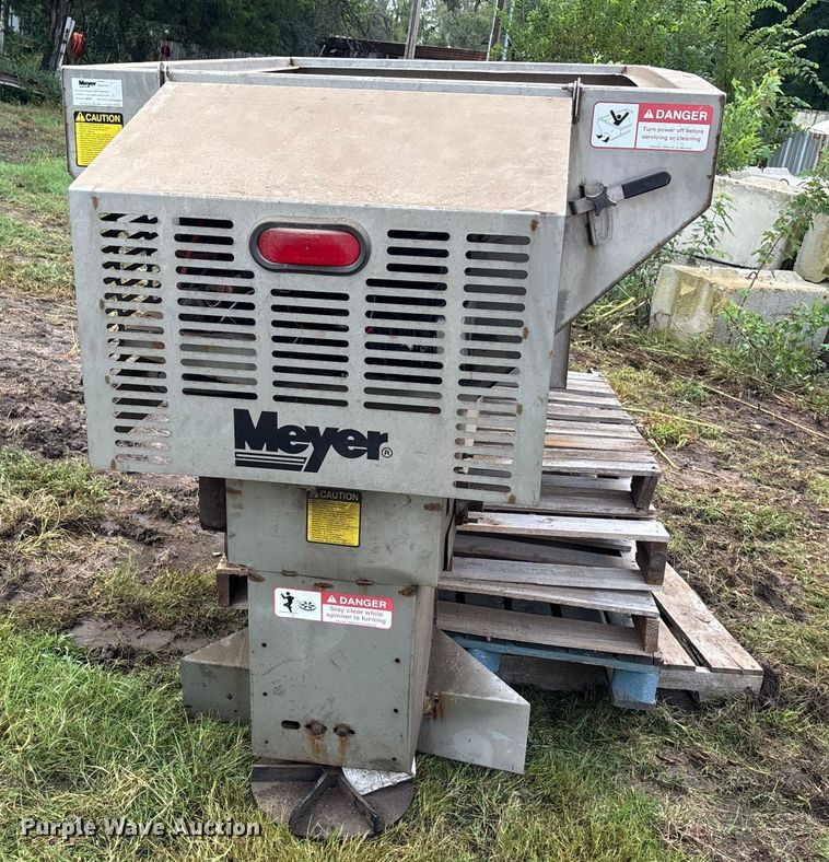 image for item EE3969 Meyer spreader