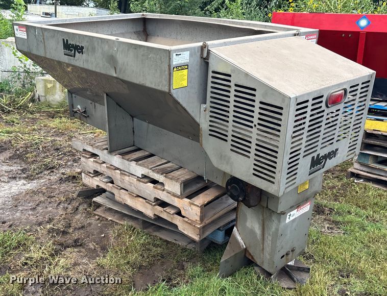 image for item EE3969 Meyer spreader