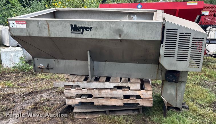 image for item EE3969 Meyer spreader