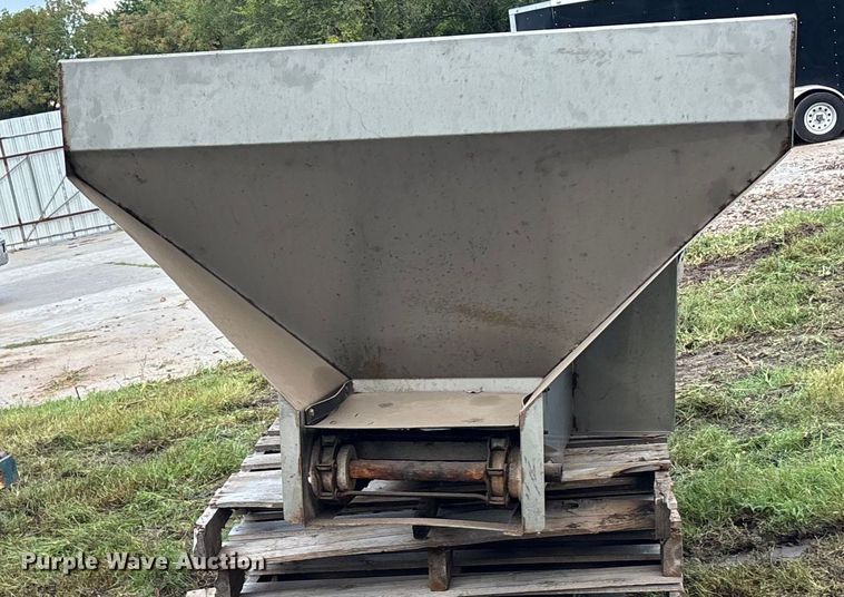 image for item EE3969 Meyer spreader