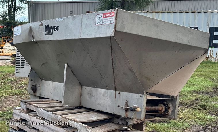 image for item EE3969 Meyer spreader