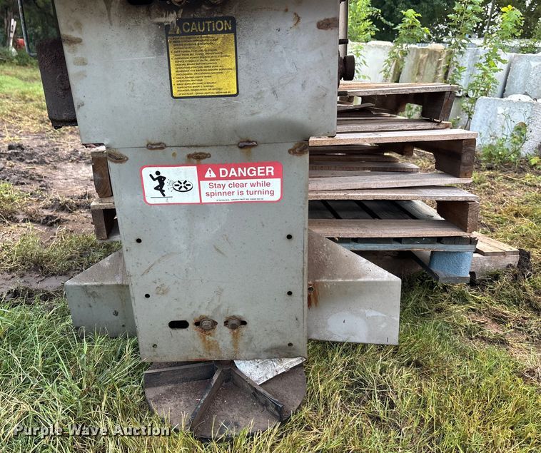 image for item EE3969 Meyer spreader