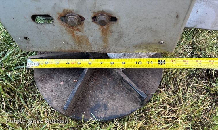 image for item EE3969 Meyer spreader