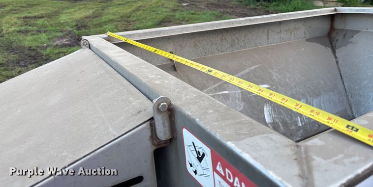 image for item EE3969 Meyer spreader