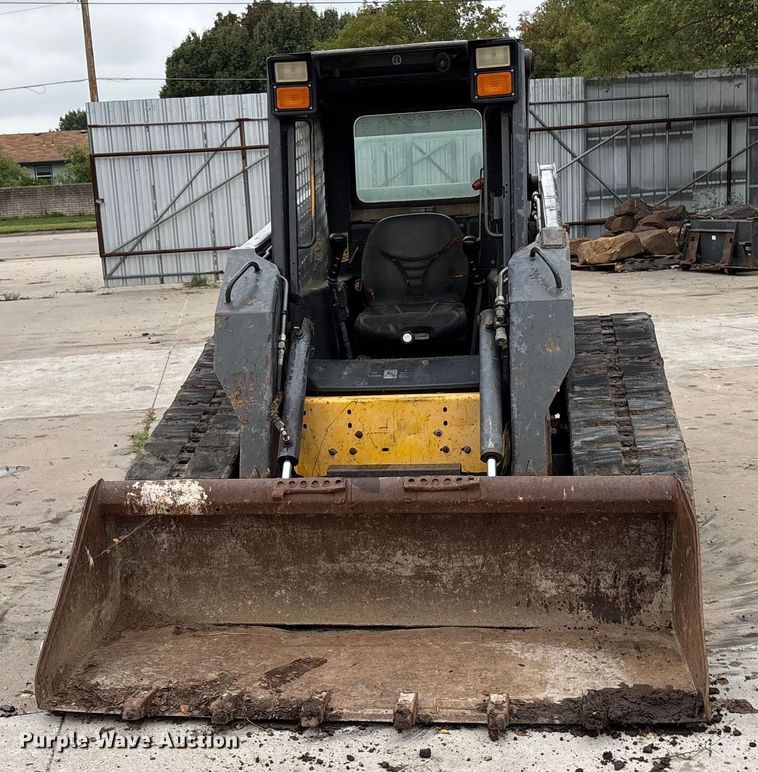 MINI CARGADOR SOBRE ORUGAS NEW HOLLAND NONE