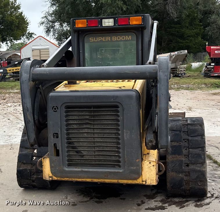 image for item EE3971 New Holland tracked skid steer loader