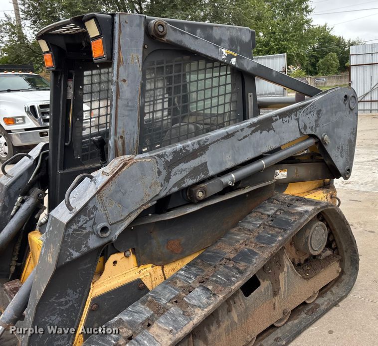 image for item EE3971 New Holland tracked skid steer loader