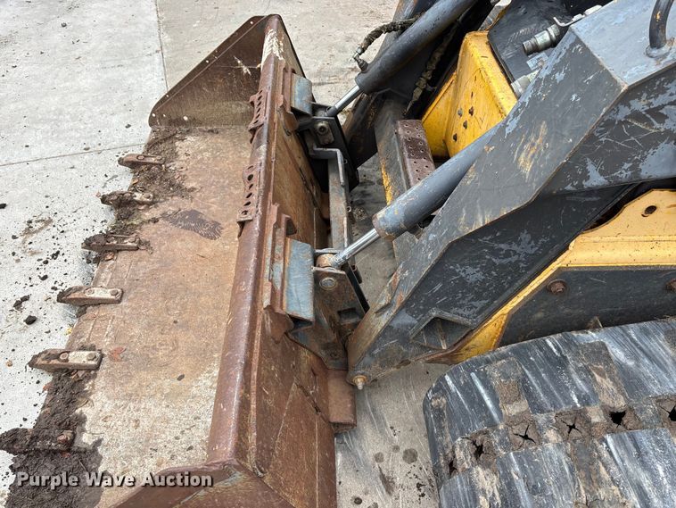 image for item EE3971 New Holland tracked skid steer loader