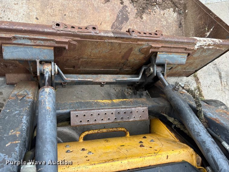 image for item EE3971 New Holland tracked skid steer loader