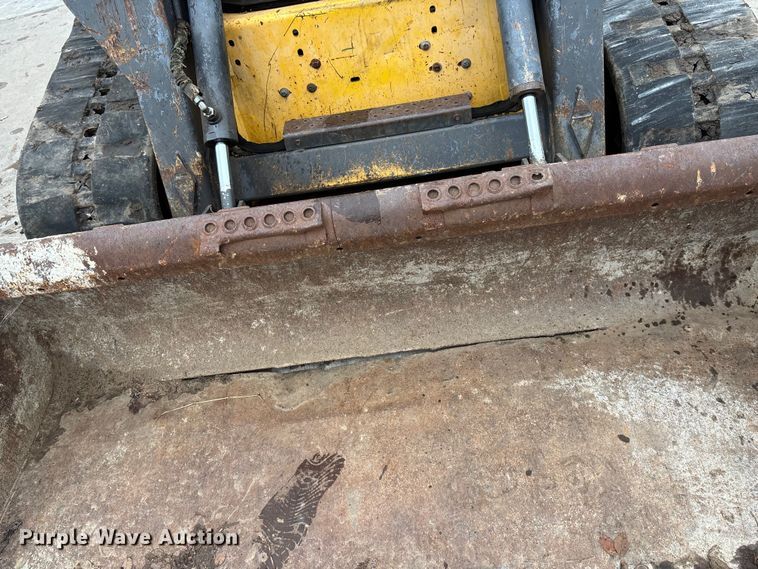 image for item EE3971 New Holland tracked skid steer loader