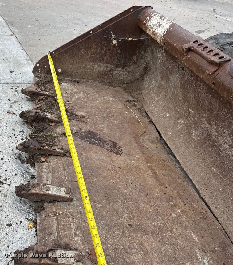 image for item EE3971 New Holland tracked skid steer loader