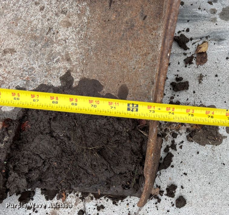 image for item EE3971 New Holland tracked skid steer loader