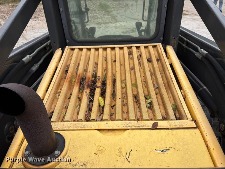 image for item EE3971 New Holland tracked skid steer loader