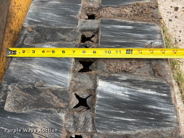 image for item EE3971 New Holland tracked skid steer loader