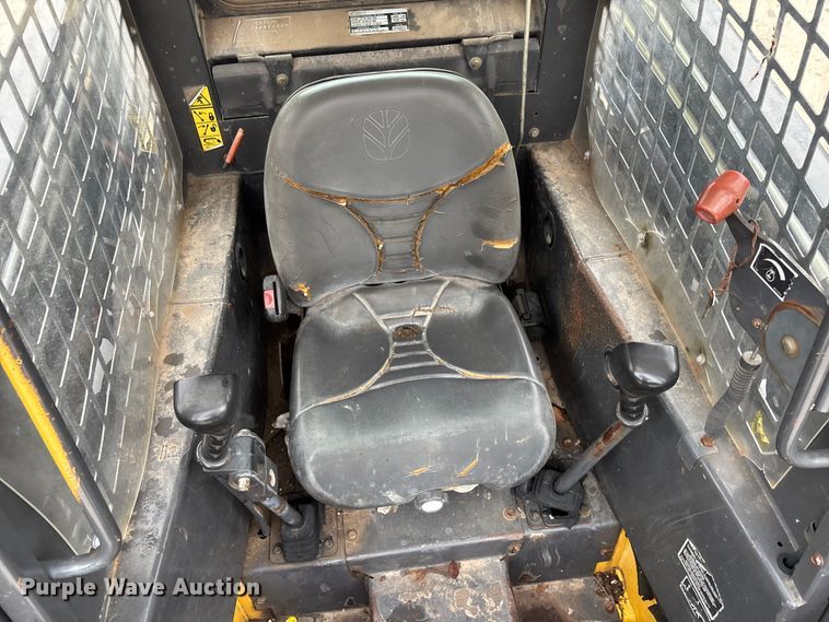 image for item EE3971 New Holland tracked skid steer loader