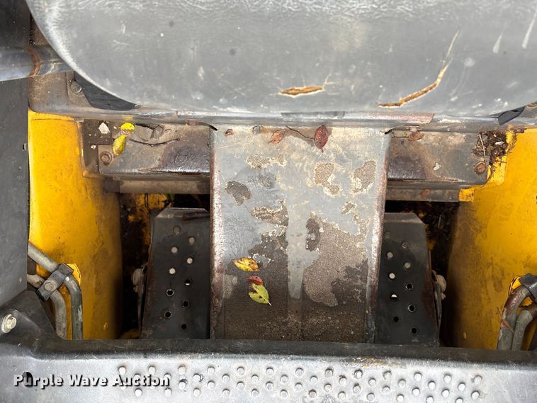 image for item EE3971 New Holland tracked skid steer loader