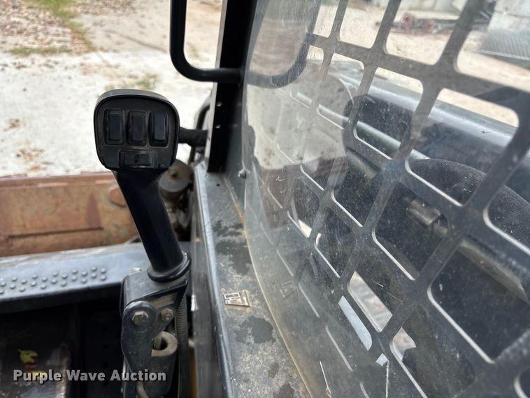 image for item EE3971 New Holland tracked skid steer loader