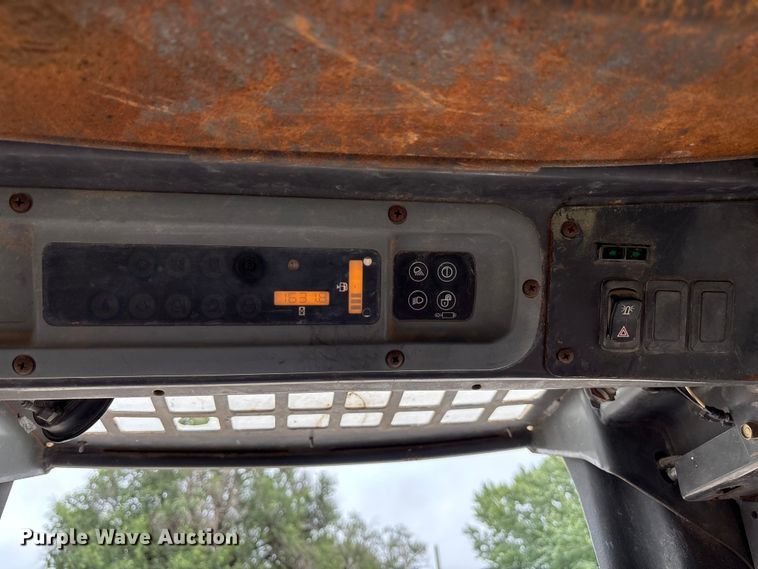 image for item EE3971 New Holland tracked skid steer loader