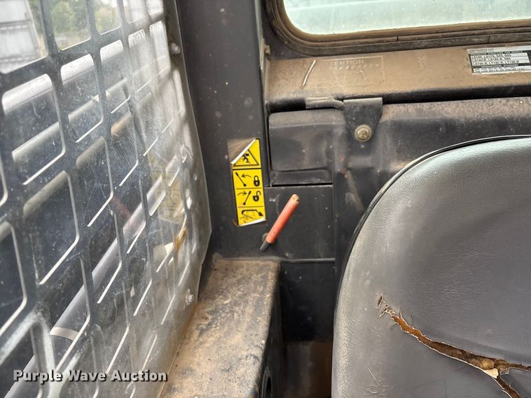 image for item EE3971 New Holland tracked skid steer loader