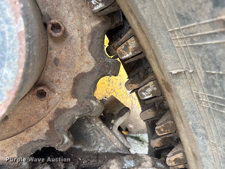 image for item EE3971 New Holland tracked skid steer loader