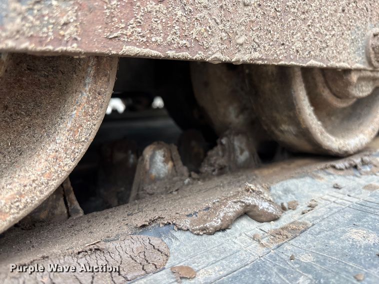 image for item EE3971 New Holland tracked skid steer loader