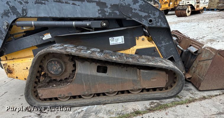 image for item EE3971 New Holland tracked skid steer loader
