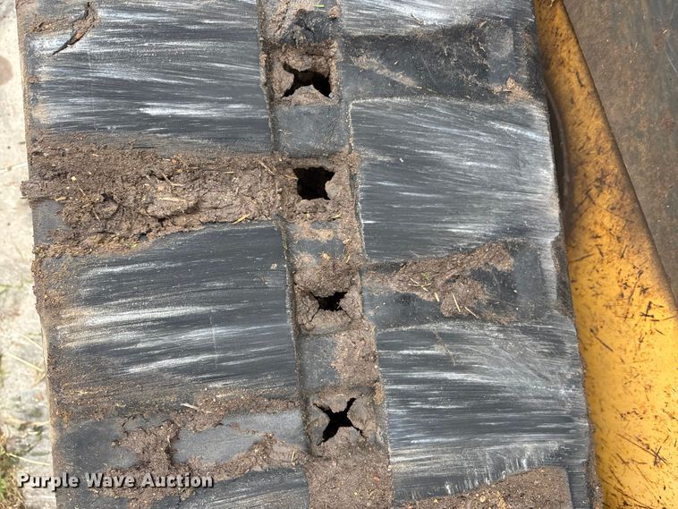 image for item EE3971 New Holland tracked skid steer loader